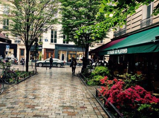 La Chaise au Plafond