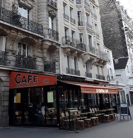 Le Central Cafe