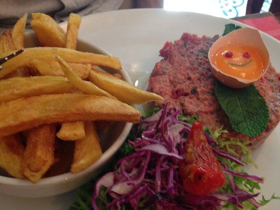 Aux Tables du Pere Lachaise