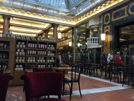 Starbucks Arcades des Champs-Elysees